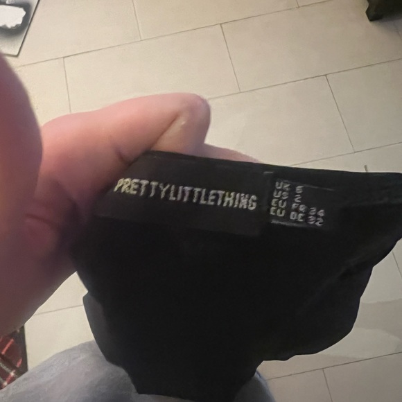 Pretty Little Thing V Neck Long Sleeve Crop Top - Picture 3 of 3